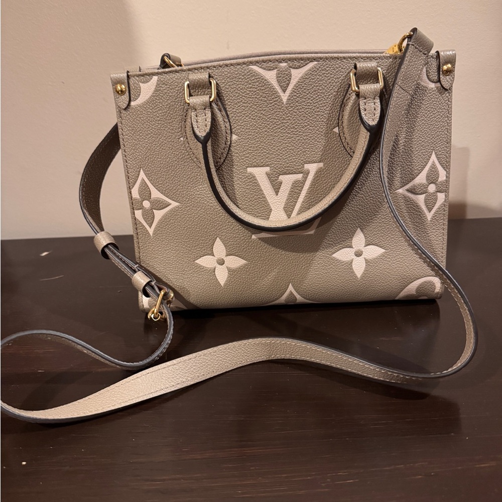 LOUIS VUITTON ONTHEGO PM Tote Cowhide leather Zipper inner pocket M45779